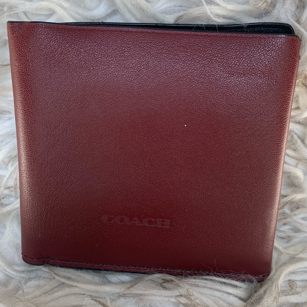 COACH Men’s 1941 Glovedtanned Billfold in Bordeaux & Black